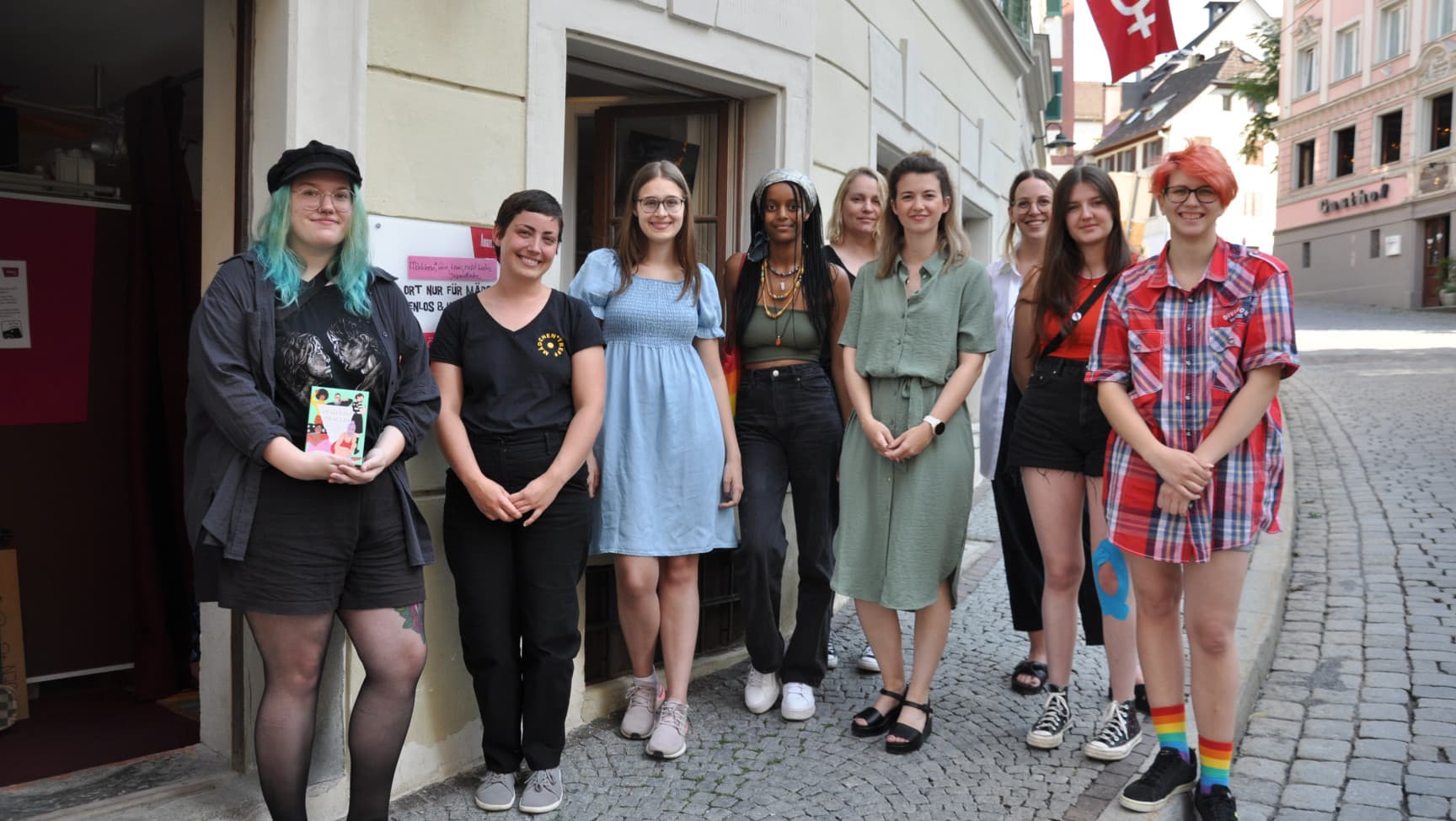 Projektteam vor dem amazoneZENTRUM